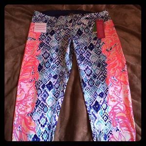 XSOLDX   NWT XL Lilly Cropped Leggings